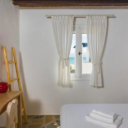 White Earth Paros * Molos (Paros)