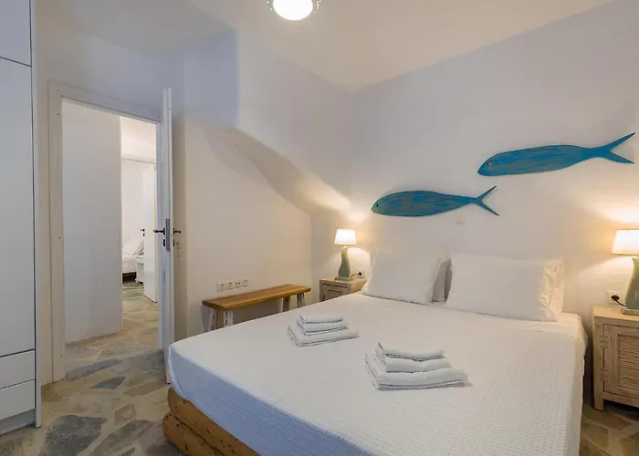 White Earth Paros * Molos (Paros)