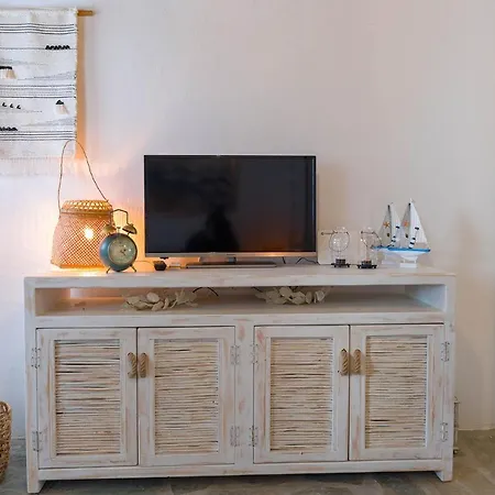 White Earth Paros * Molos (Paros)